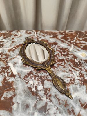 Žalvarinis veidrodėlis