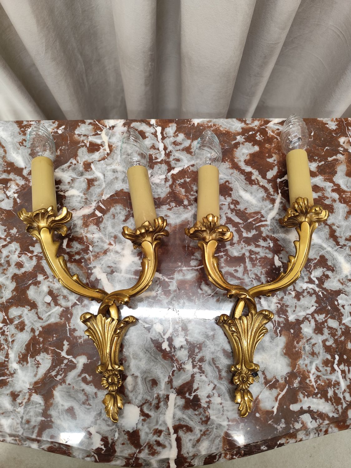 Sieniniai šviestuvai