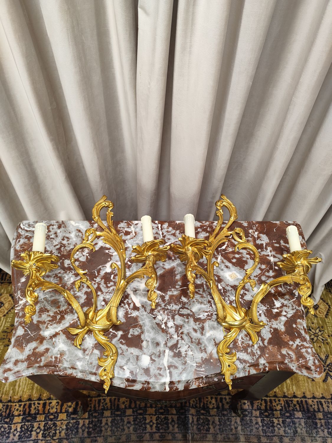 Sieniniai šviestuvai