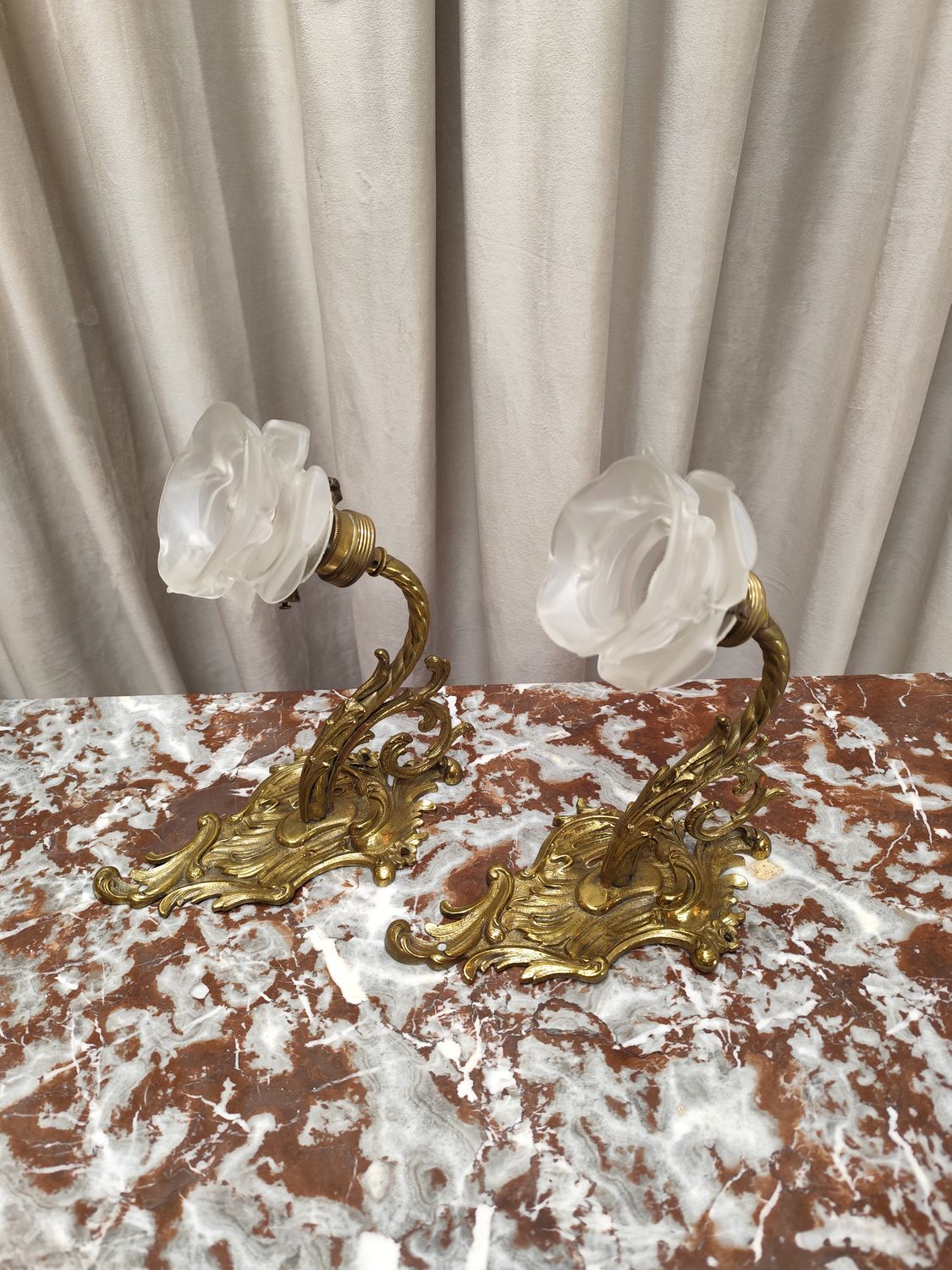 Sieniniai šviestuvai