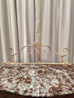 Metalinė kabykla rankšluosčiams