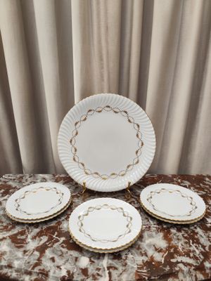 Porcelianinių lėkščių komplektas