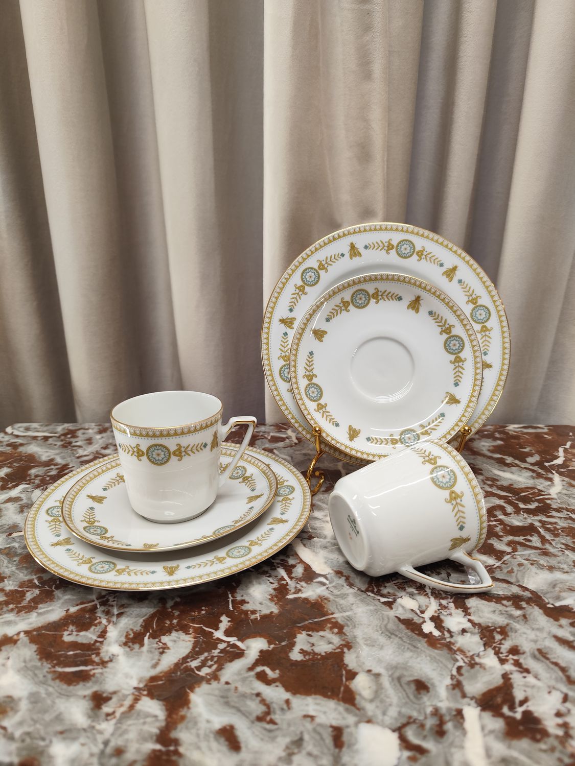 Porcelianinis puodelis su lėkštutėm