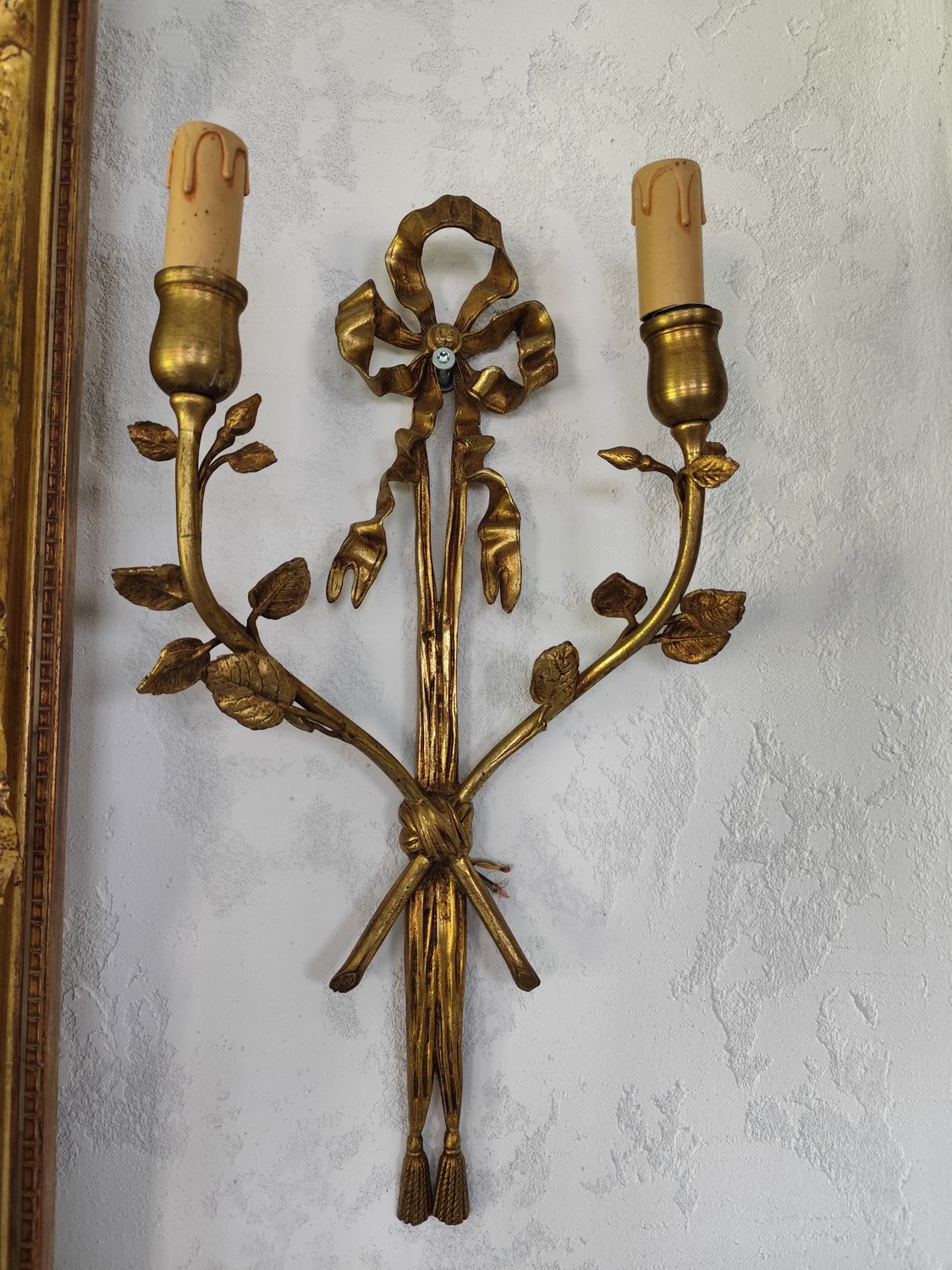 Sieniniai šviestuvai