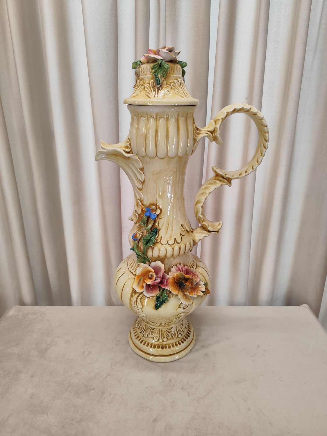Itališkas "Capodimonte" dekoratyvinis arbatinis/ąsotis/vaza