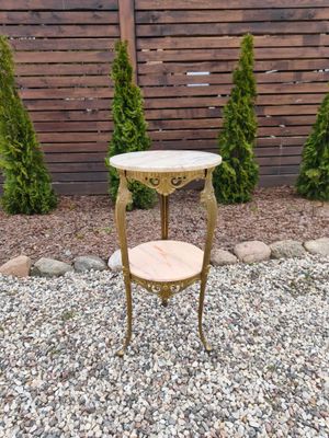 Stalelis su onikso akmenukais