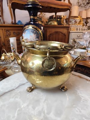 Žalvarinis vazonas su rankena