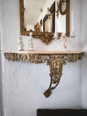 Žalvarinė konsolė su akmeniu