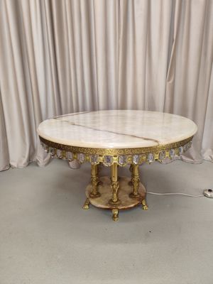 Kavos stalelis su onikso stalviršiu ir apšvietimu