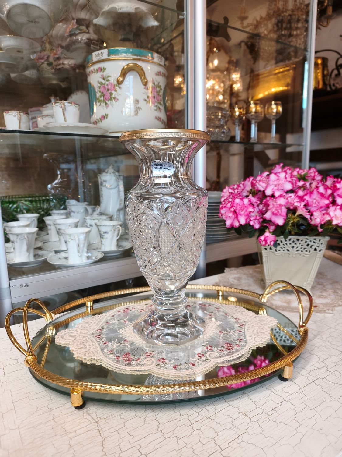 Krištolinė vaza gėlėms