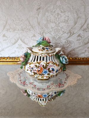 Rankų darbo "Capodimonte" indelis
