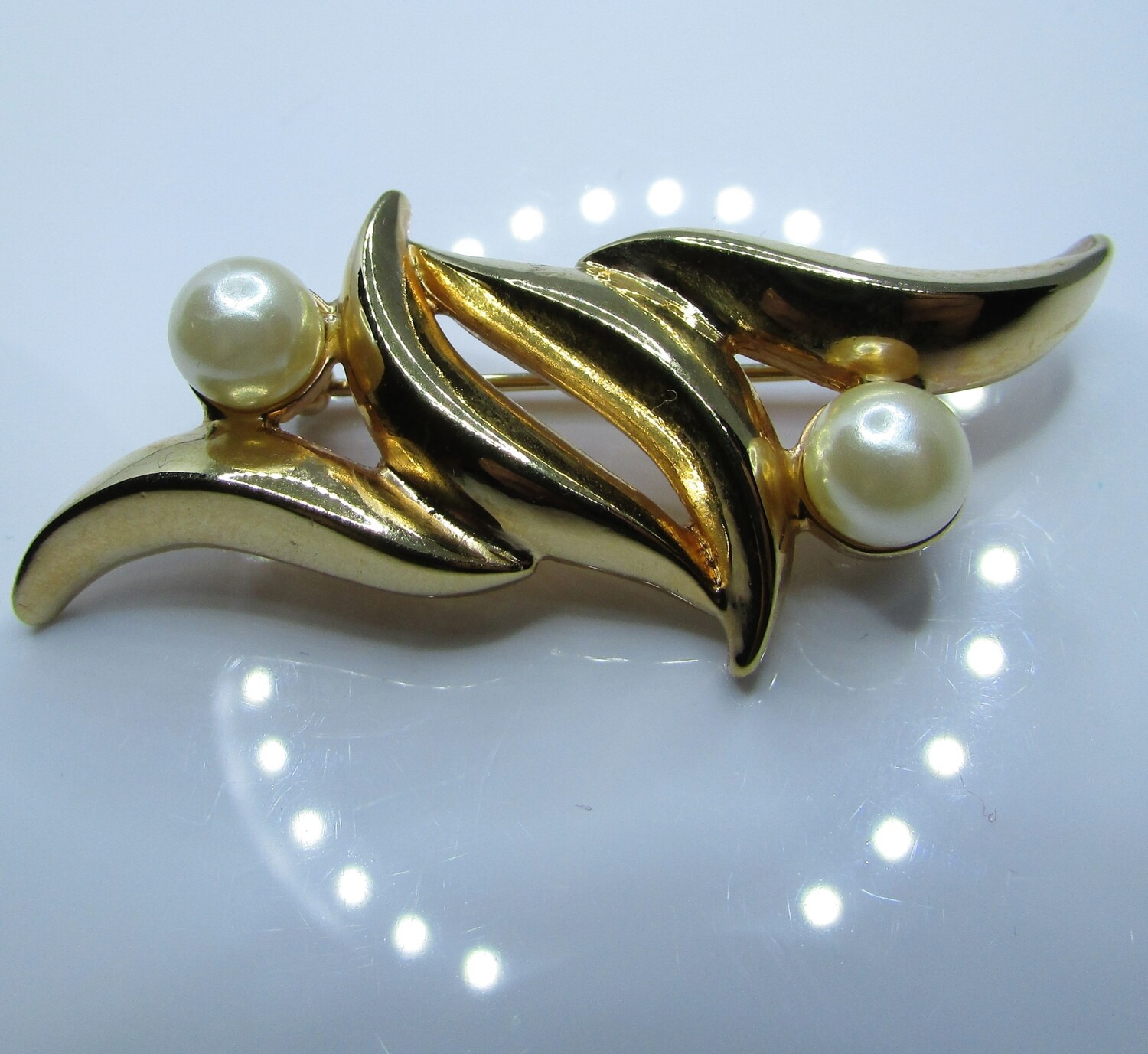 Keyes's Gold Plated Abstract Modernist Faux Pearl Brooch c. 1960's