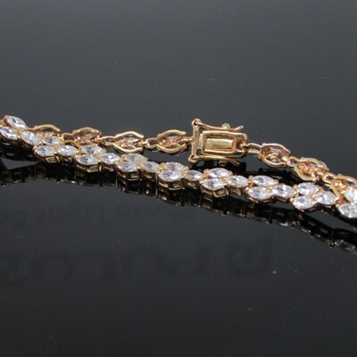 18K Gold Tennis Bracelet with Marquise Cut Clear Topaz c.1970's