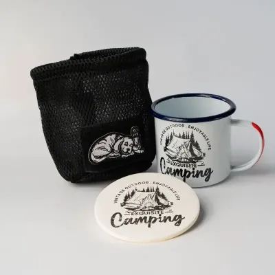 Emaille-Kaffeetasse mit Untersetzer