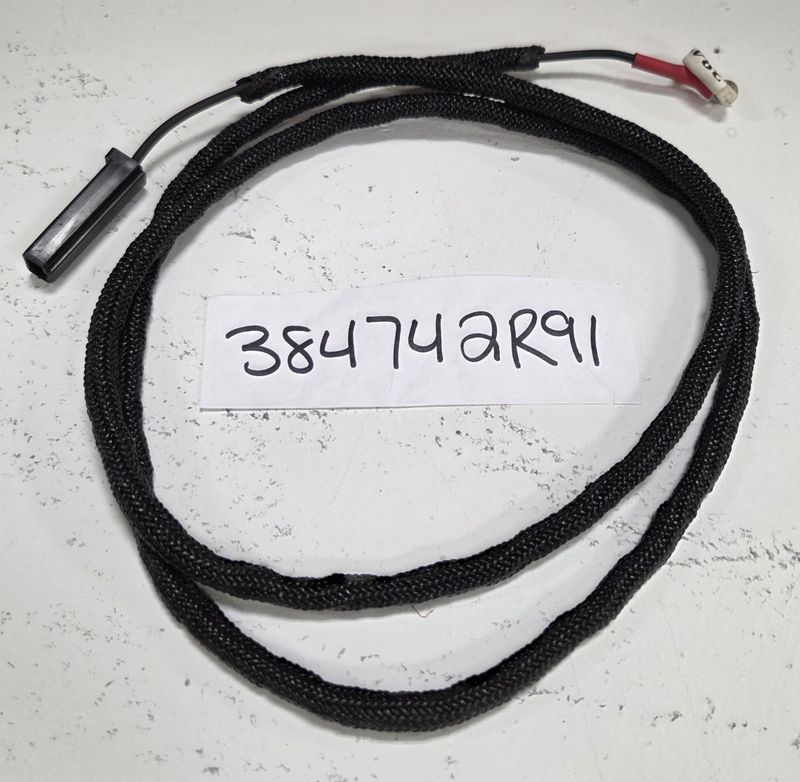 384742R91 - Fuel Shut-off Solenoid Junction with Alternator cable