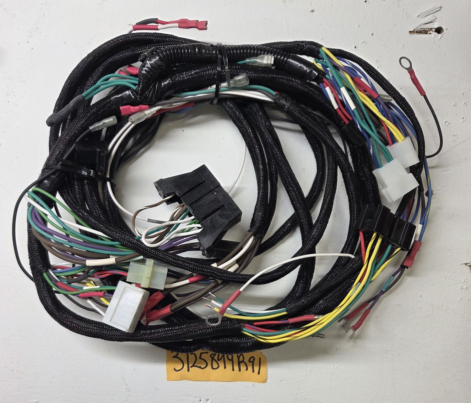 3125849R91 - Main Harness H84 for Int. 684 Diesel, Serial # 8024 & Below
