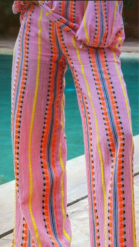 Pantalón rosa étnico