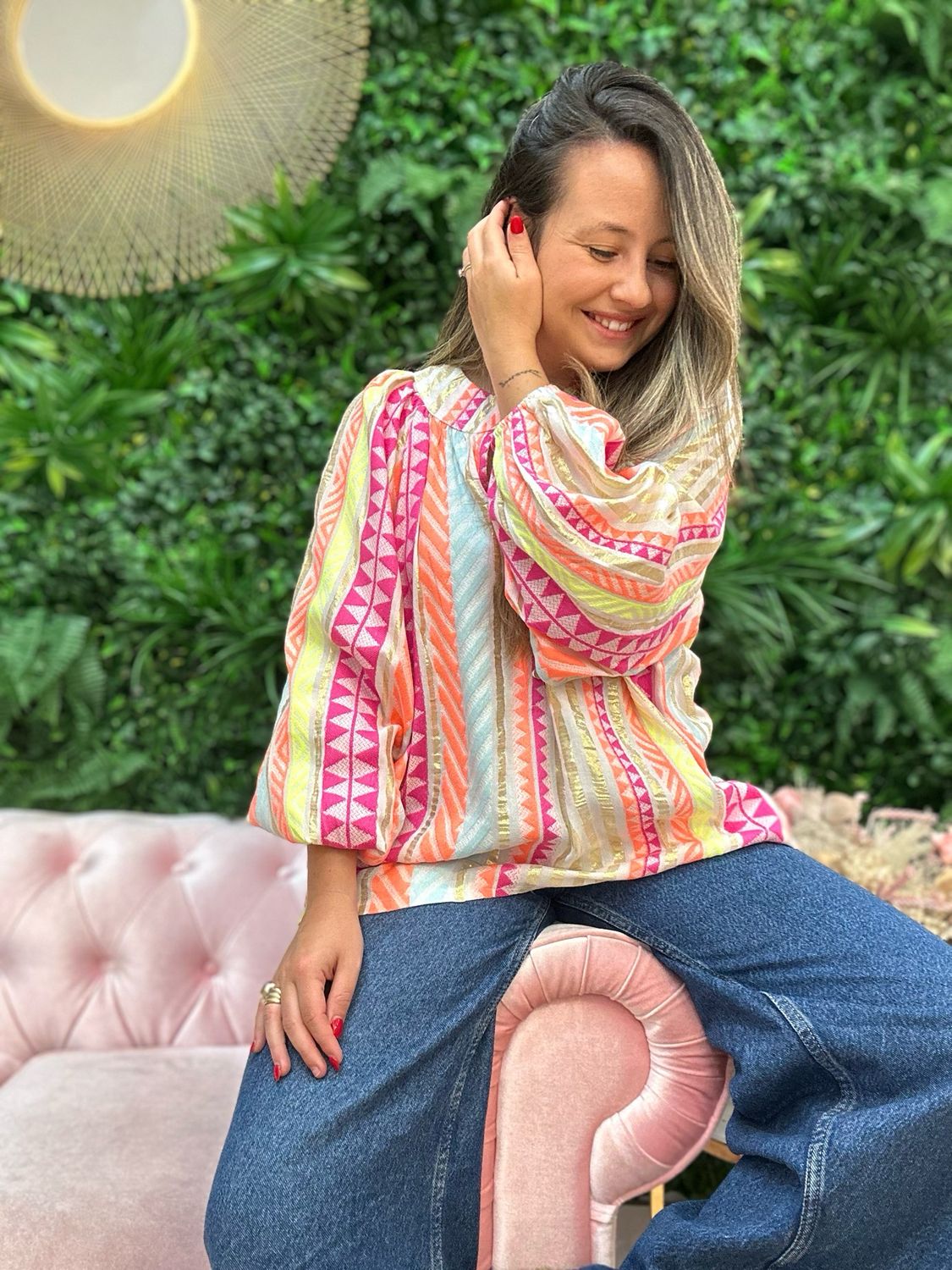 Blusa bordada neón