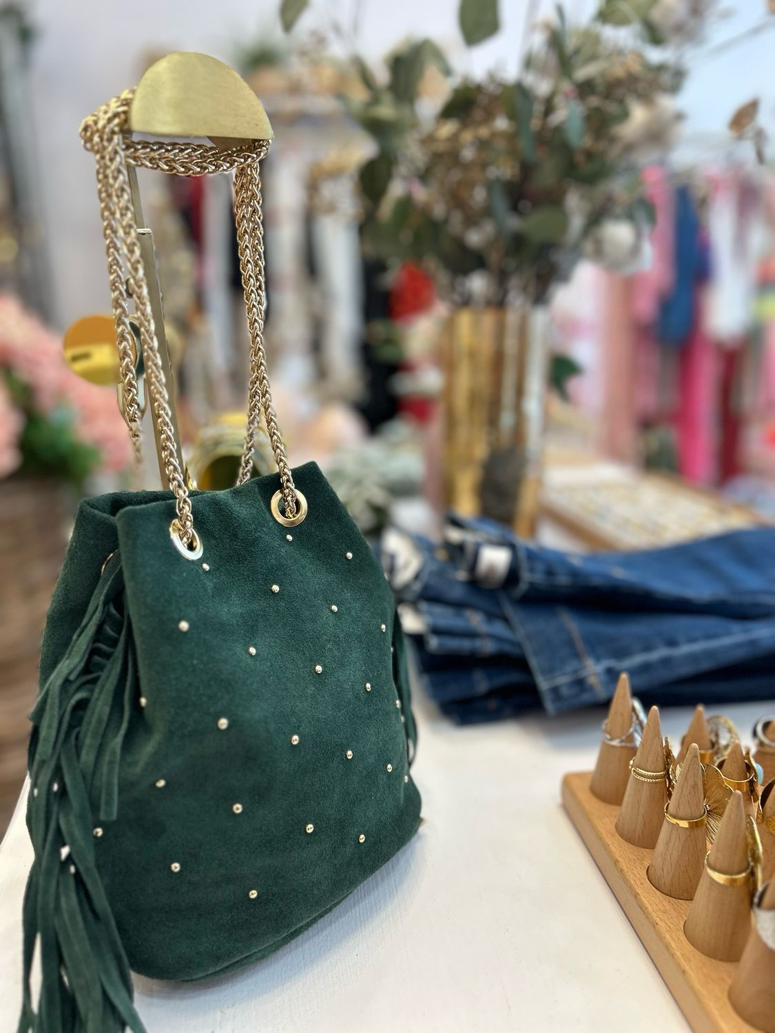 Bolso tachuelas+flecos verde