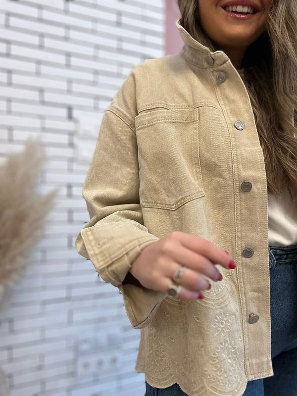 Chaqueta bordada beige