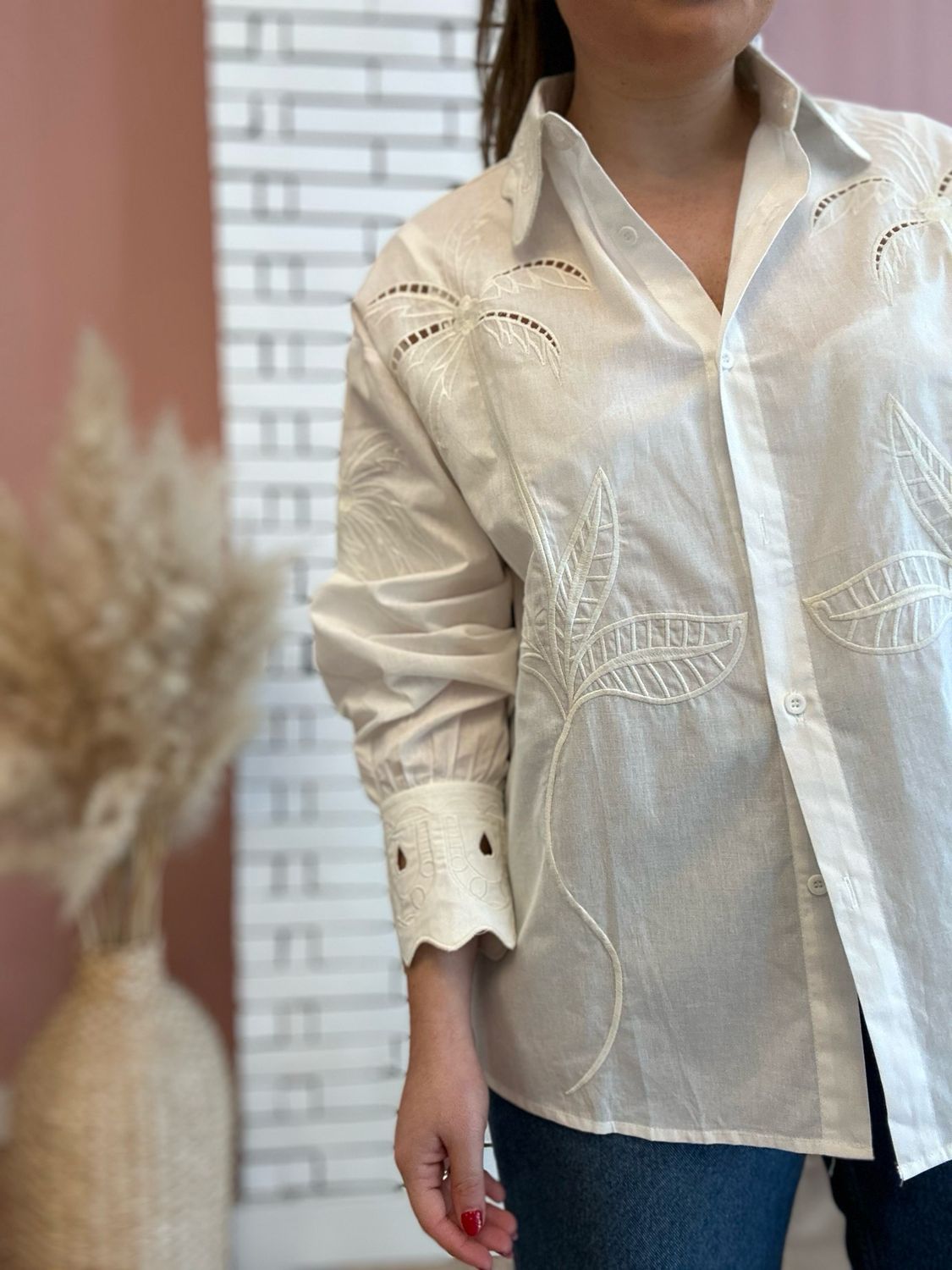 Camisa palmeras troqueladas