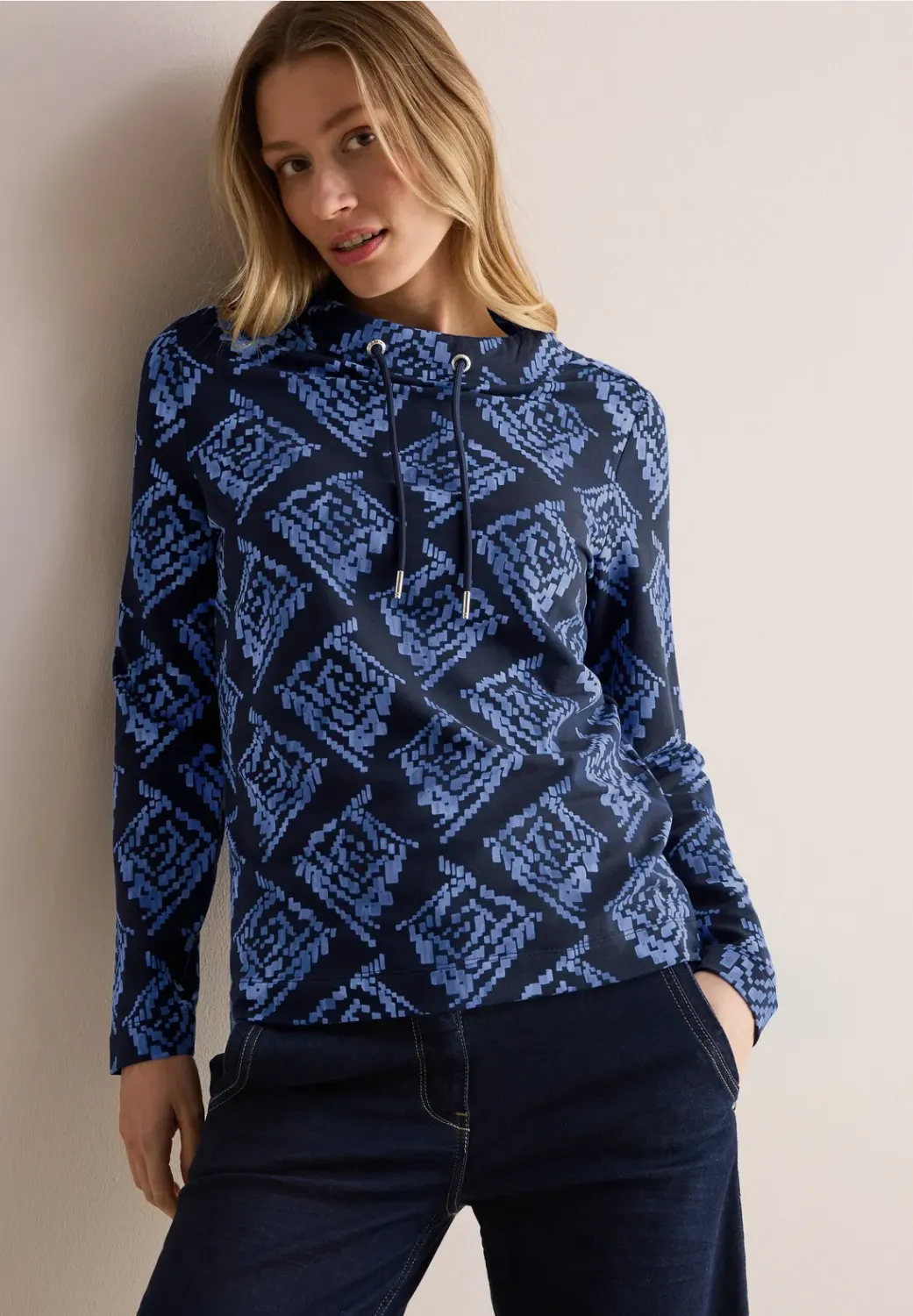 Cecil TOS Big AOP Funnel Neck