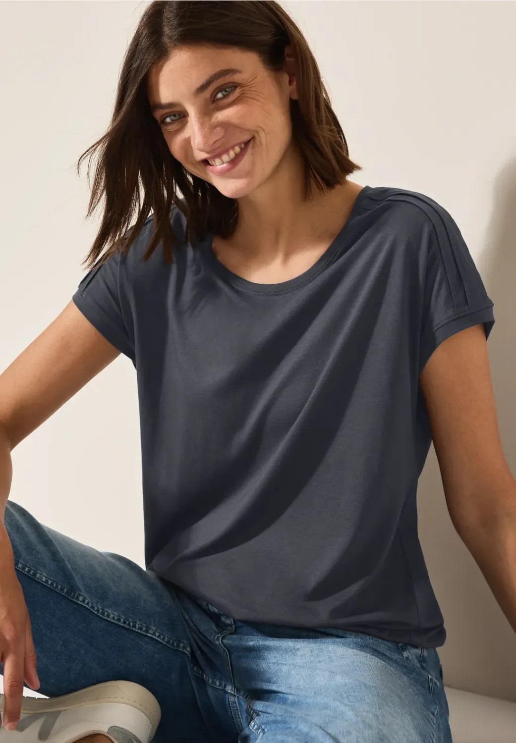 Cecil NOS Solid Deco Shoulder Shi