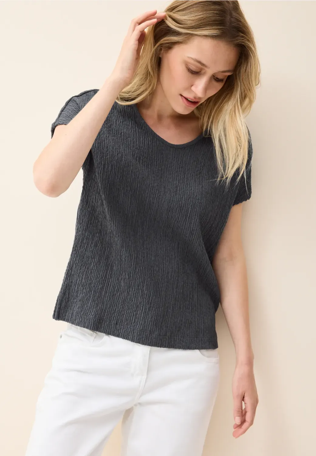 Cecil Smok Structure V-Neck