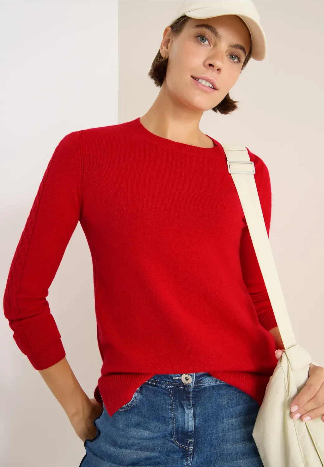 Cecil Round neck cable detail