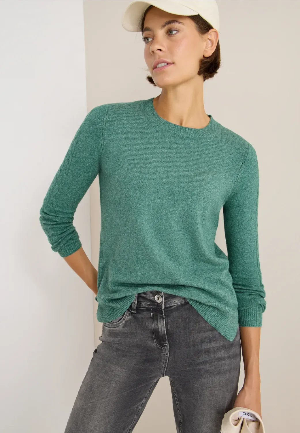 Cecil Round neck cable detail