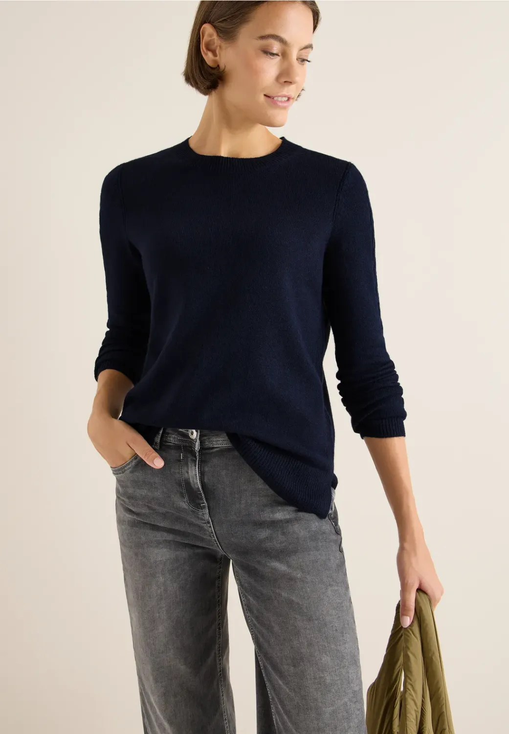 Cecil Round neck cable detail