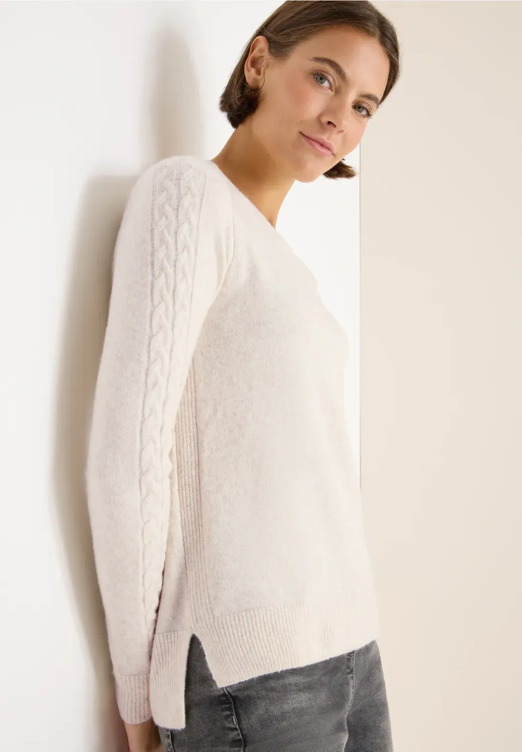 Cecil Round neck cable detail