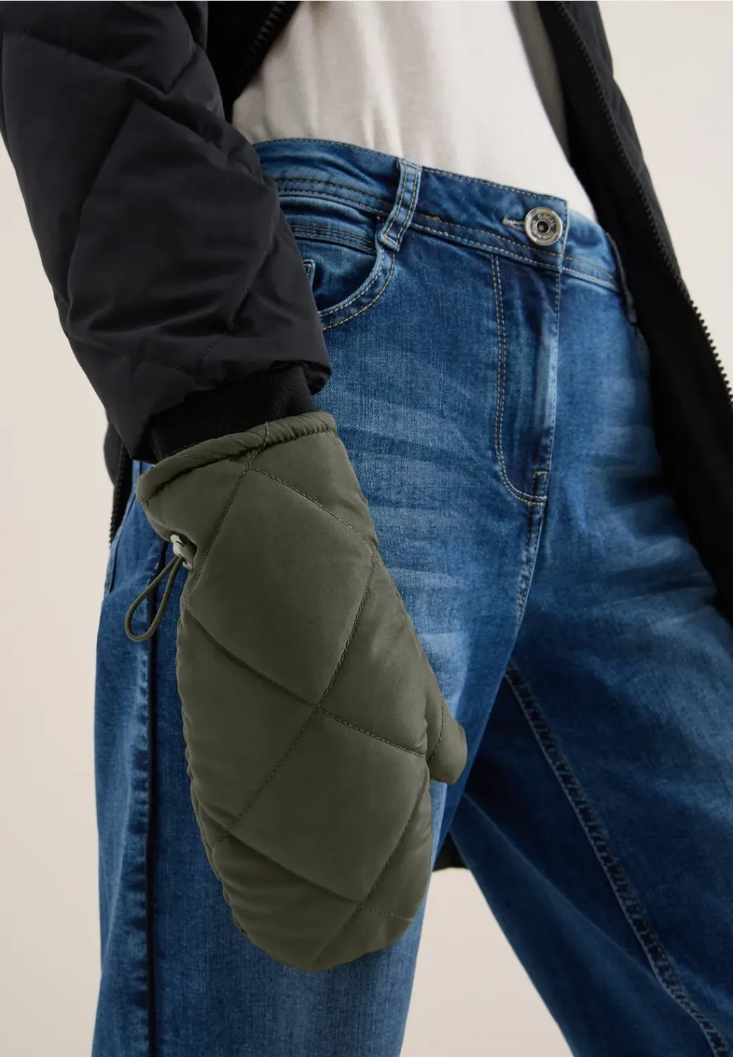 Cecil O_Padded Mittens