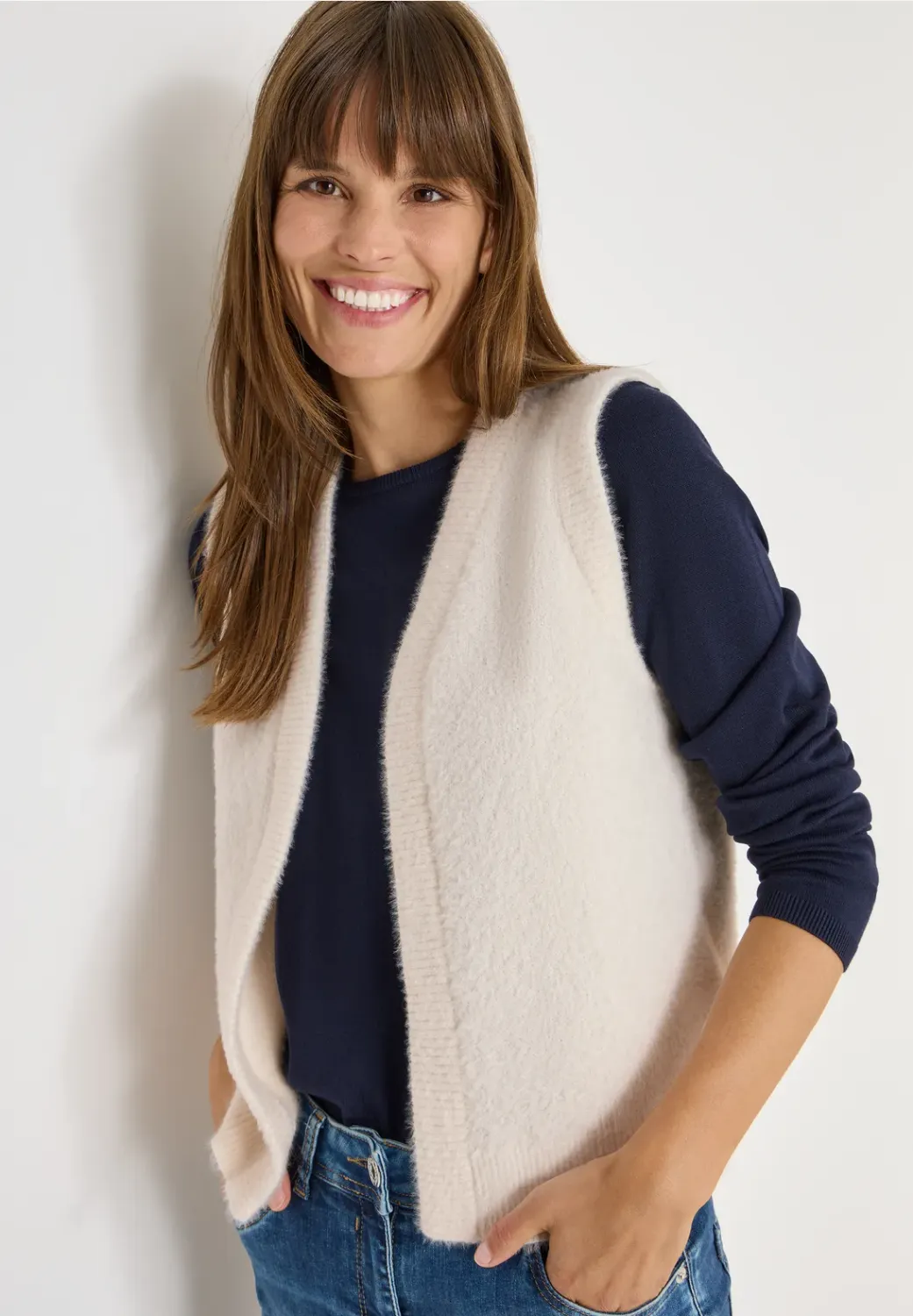 Cecil Open feather yarn vest