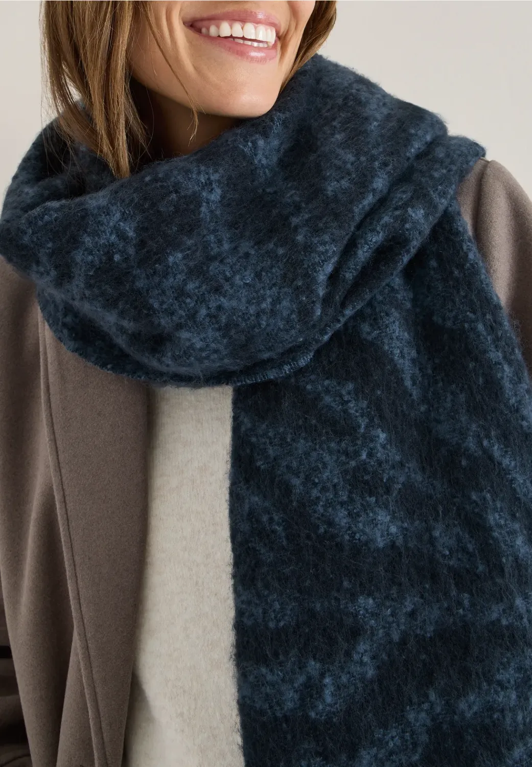 Cecil O_Brushed Scarf