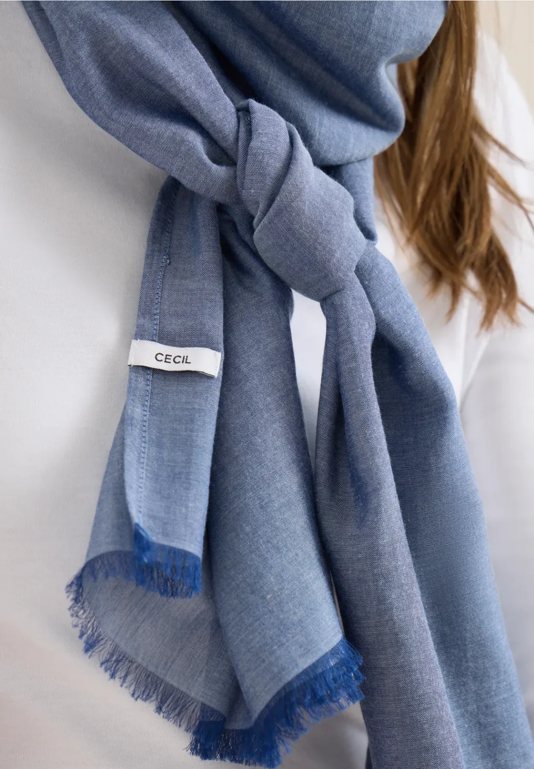 Cecil O_Solid Woven Scarf