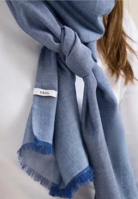 Cecil O_Solid Woven Scarf