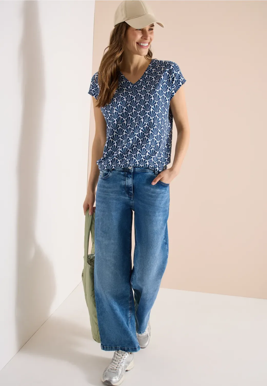 Cecil Minimal V-Neck Shirt