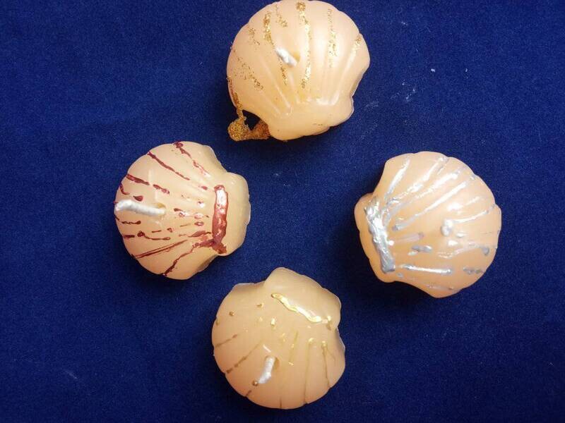Set of 4 small sea shells candles, hand painted