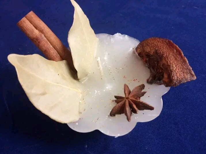 Decorative botanical candle