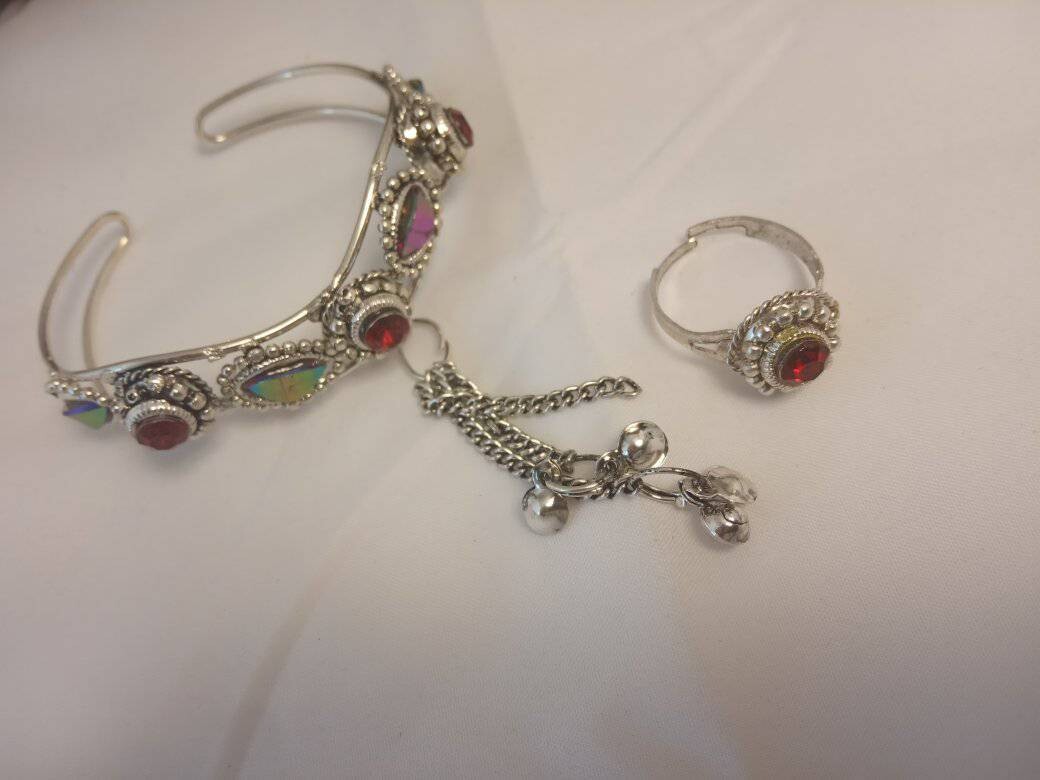 Set, ring and bracelet