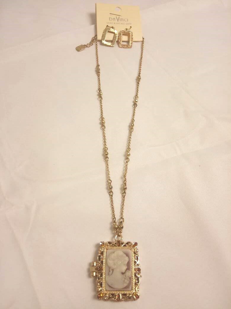 Necklace with earrings