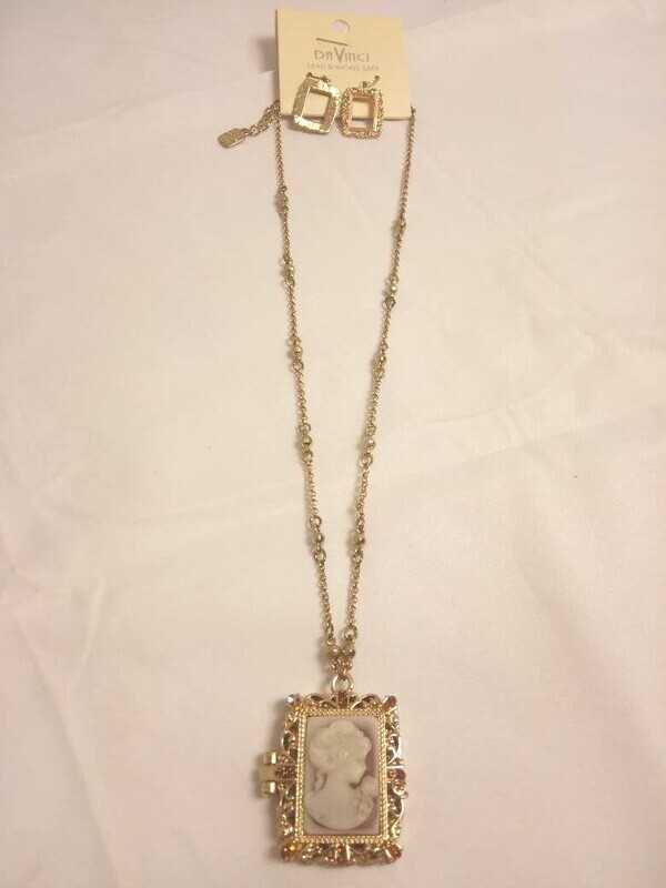 Necklace with earrings