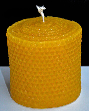 Hand Rolled 100% Pure Beeswax Honeycomb decorative candle, 10x5cm diameter