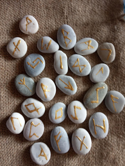 ​Runes in  Burlap Pouche, with Casting Instructions- interpretations in sea stones, a celtique gift