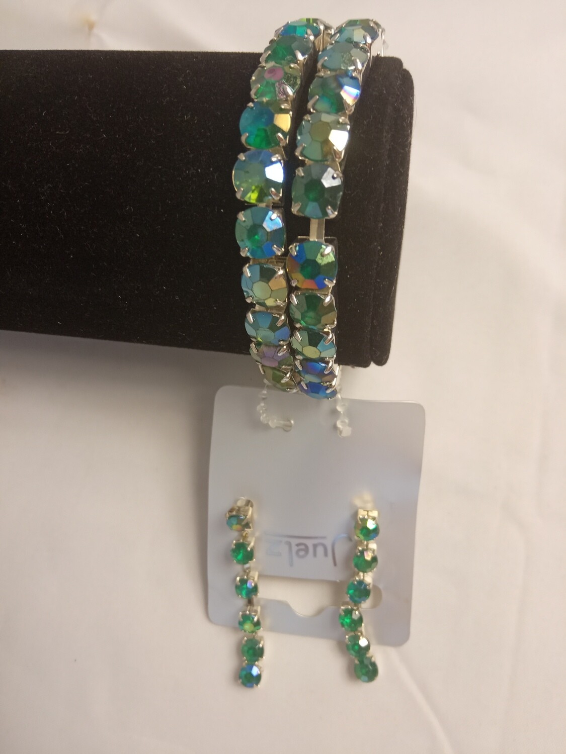Set bracelet with earrings