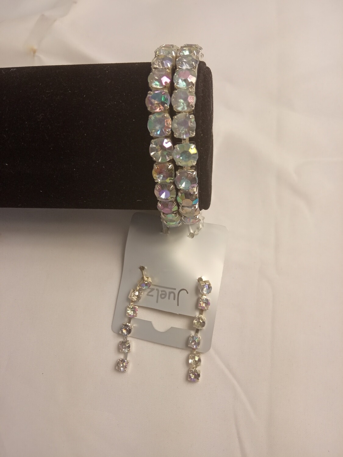 Set bracelet with earrings
