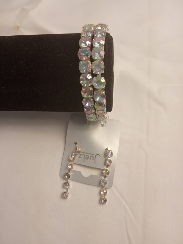 Set bracelet with earrings