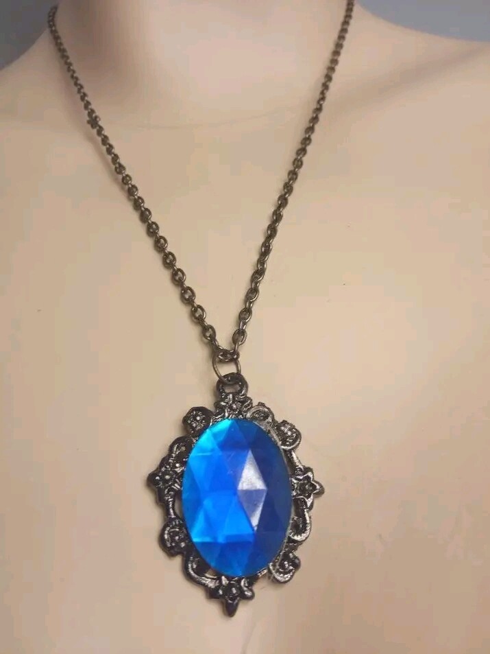 Set necklace with earrings