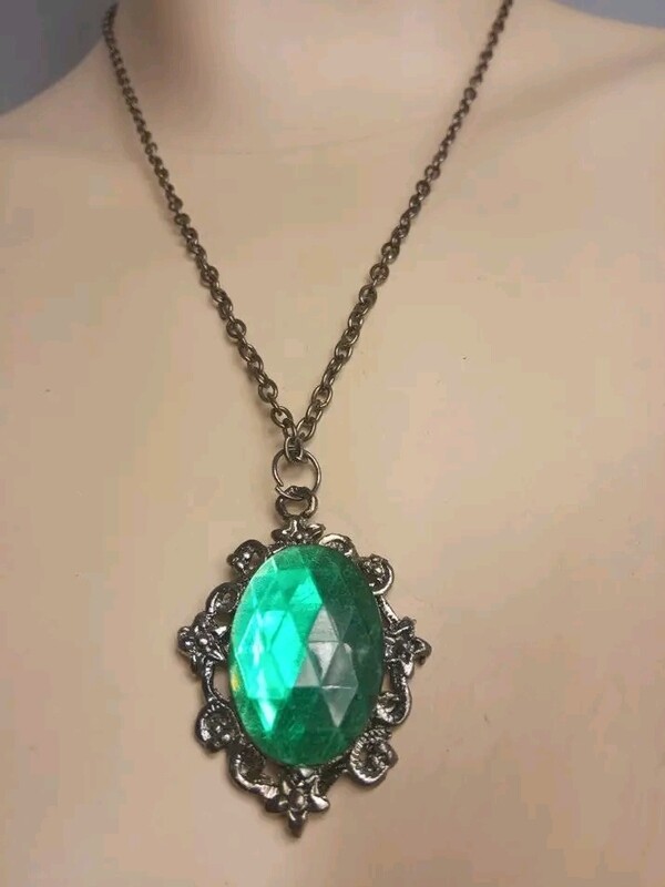 Set necklace with earrings